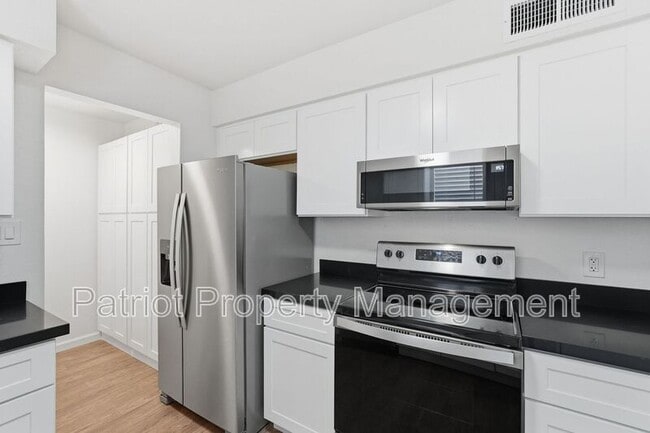 Building Photo - 231 N Robson