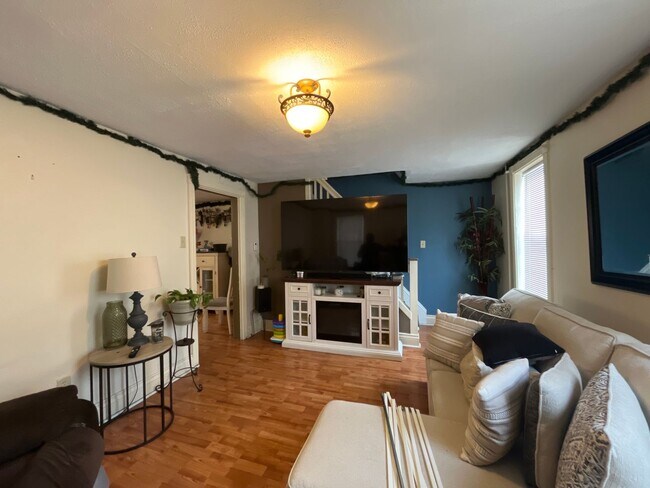 Building Photo - 2280 Main St