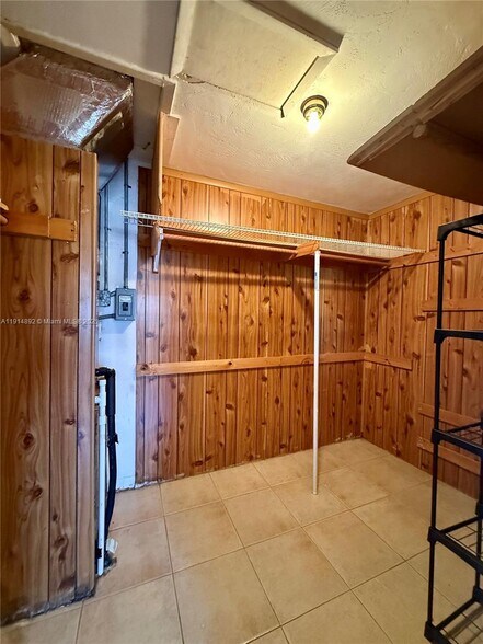 Building Photo - 7340 Allen Dr