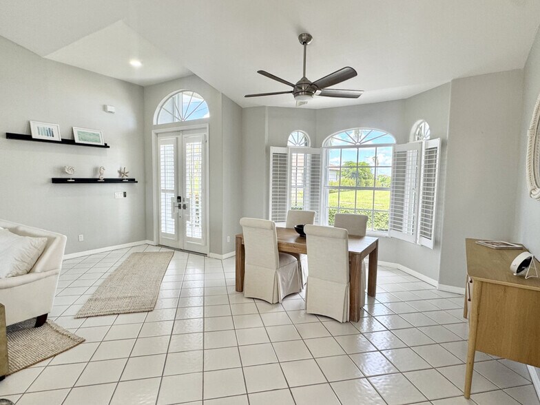 Building Photo - 236 SW 47th St