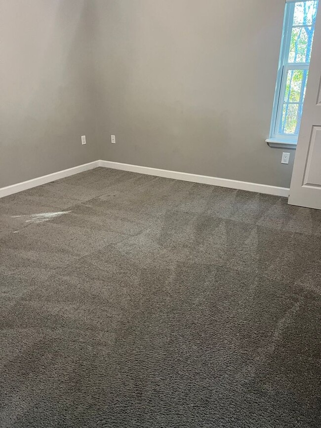 Building Photo - Close to Deland High School