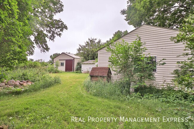 Building Photo - 47704 E 69th St