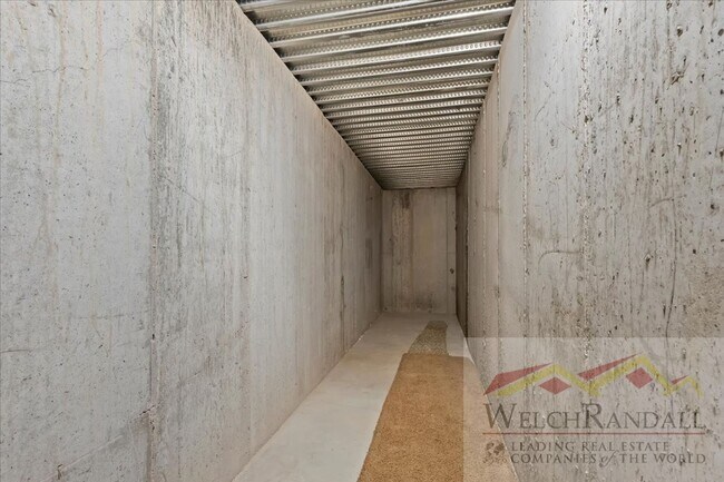 Building Photo - Spacious Single Family Home With Attached ...