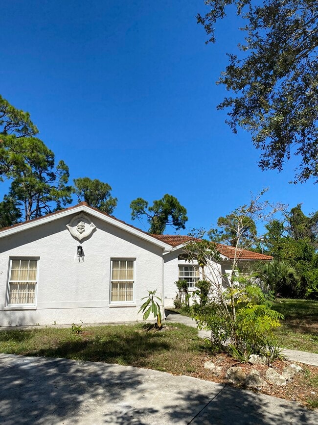 Building Photo - 11812 D Allyon Dr