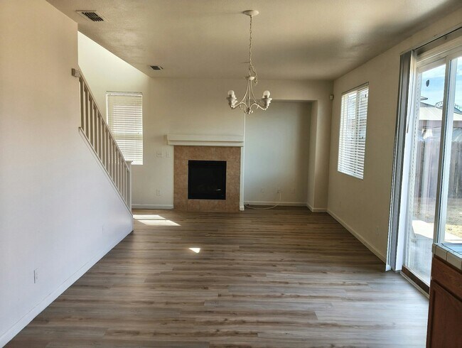 Building Photo - 5929 Tangerine Ave