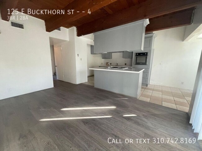 Building Photo - 125 E Buckthorn St