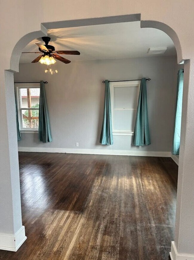 Building Photo - EK1-TFS