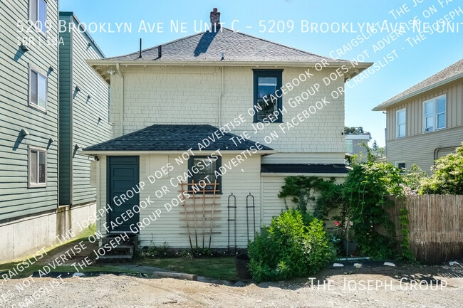 Building Photo - 5209 Brooklyn Ave NE