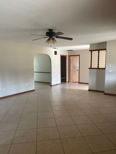 Building Photo - 724 Montclair Terrace