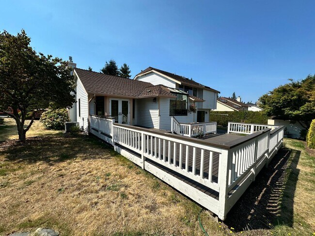 Building Photo - Stunning large 3 bedroom home in West Aubu...