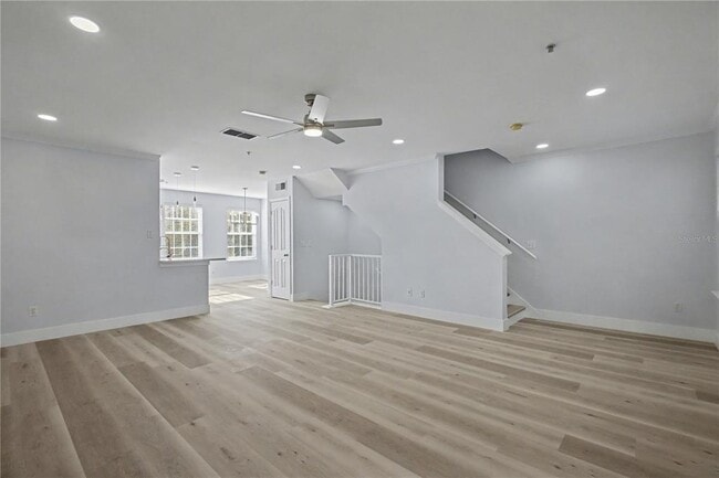 Building Photo - 1042 WATERSIDE Dr