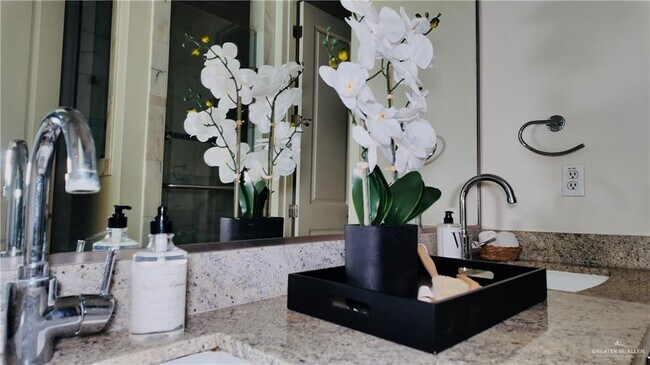 Building Photo - 27 Olympia Ave