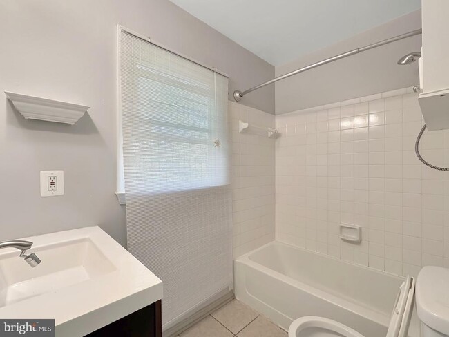 Building Photo - 38 Carriage House Cir