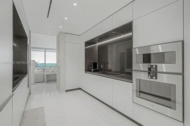 Building Photo - 300 Biscayne Blvd Way