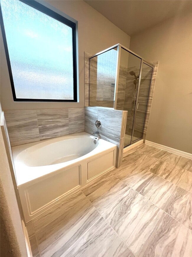 Building Photo - 24239 Maple Summit Ln