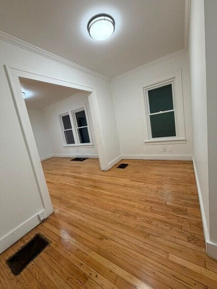 Building Photo - 426 N Carroll Ave