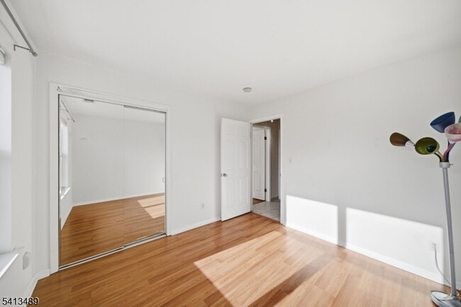 Building Photo - 8 Jennifer Dr