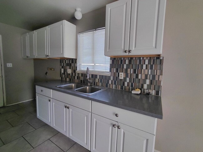 Building Photo - 111 Greenbriar Townhouse Way