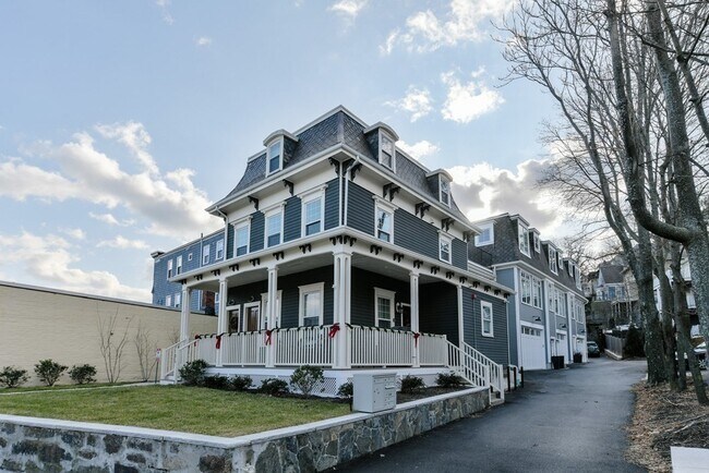 Building Photo - 145 Stoughton St