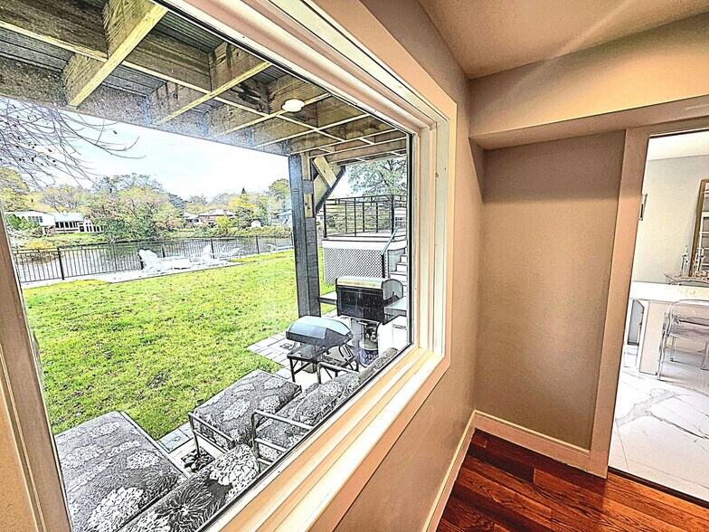 Building Photo - 640 Derby Ave