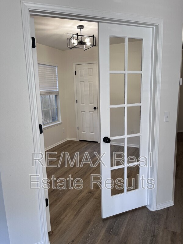 Building Photo - 1607 Timberline Dr