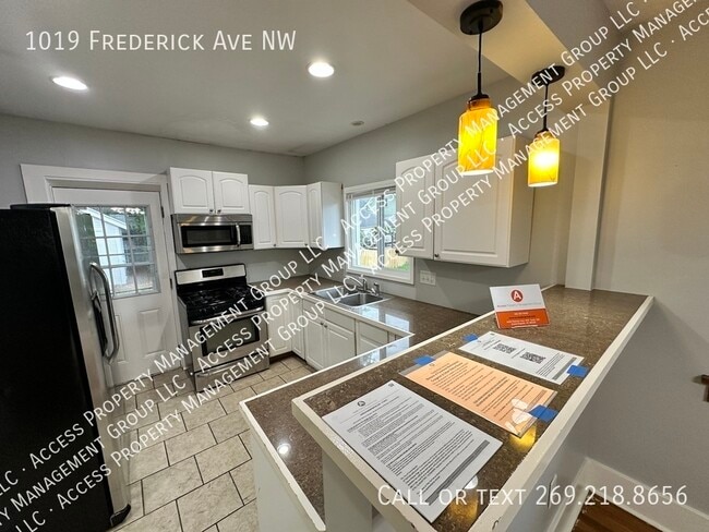 Building Photo - 1019 Frederick Ave NW