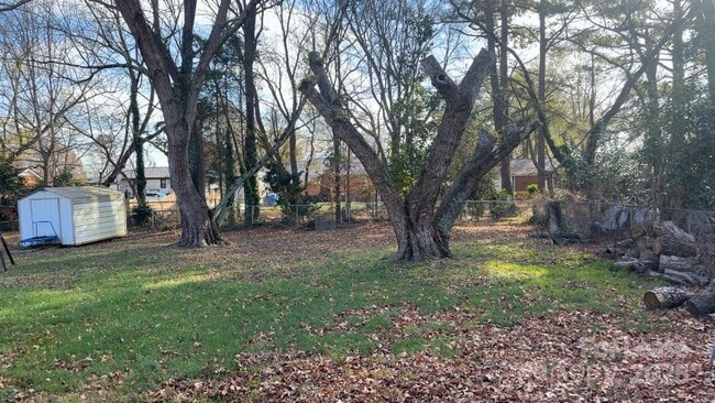 Building Photo - 715 Tom Hunter Rd