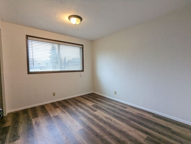 Building Photo - Great 3-Bedroom, 2-Bath Home In A Cul-De-Sac!