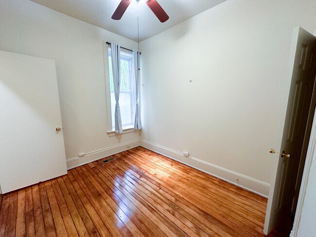 Building Photo - 2126 N Sheffield Ave