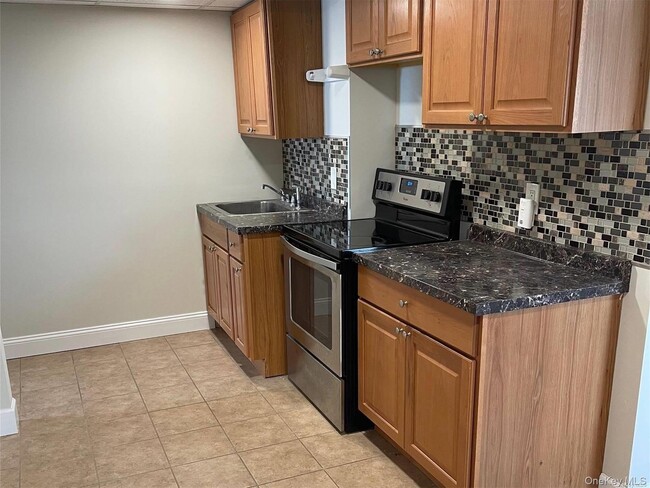 Building Photo - 109 E Main St