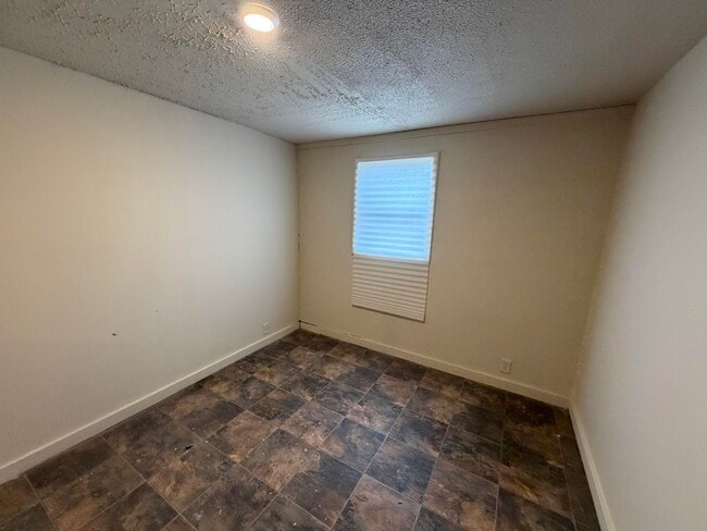 Building Photo - 601 Woodbury-W