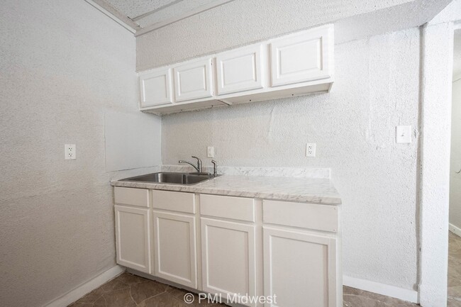 Building Photo - 240 N Beville Ave