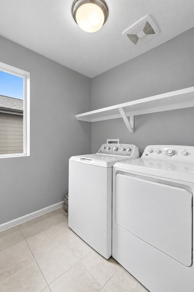 Building Photo - 8059 Monte Vista Cir