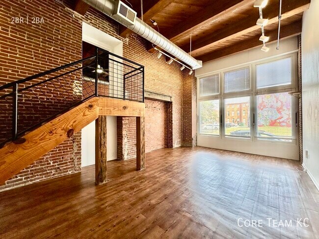 Building Photo - 202 W 5th St