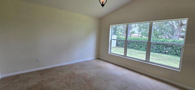 Building Photo - 4085 SW 49th Ave