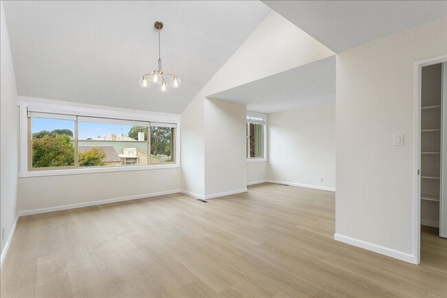 Building Photo - 1007 Tahiti Ln
