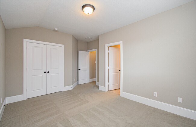 Building Photo - 2403 Orchard Way