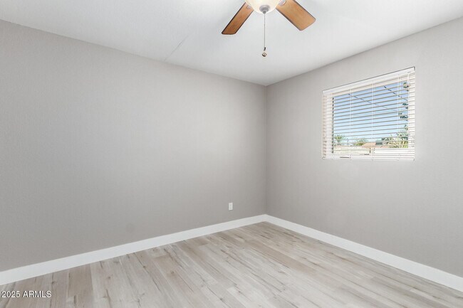 Building Photo - 2034 E Don Carlos