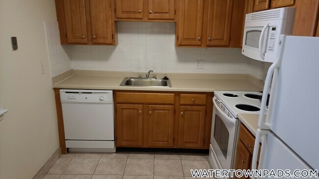 Building Photo - 245 Main St