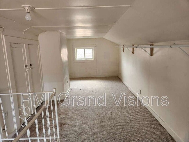 Building Photo - 303 E Kellar Ln