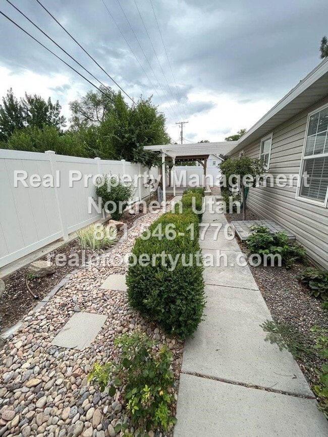 Building Photo - Adorable 5 Bedroom home in Brigham City