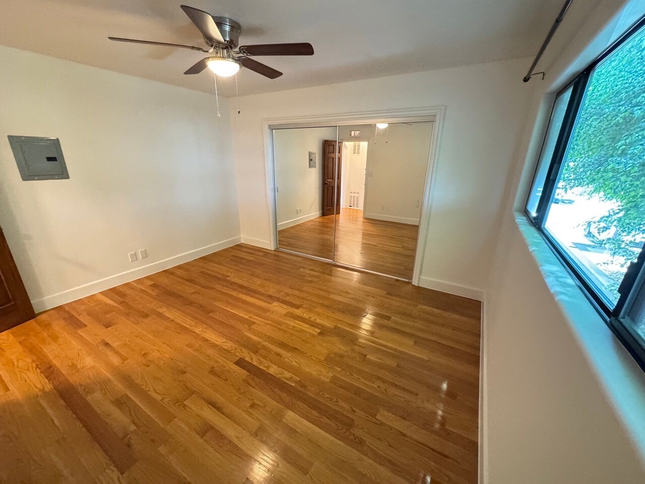 Building Photo - 625 N Hayworth Ave
