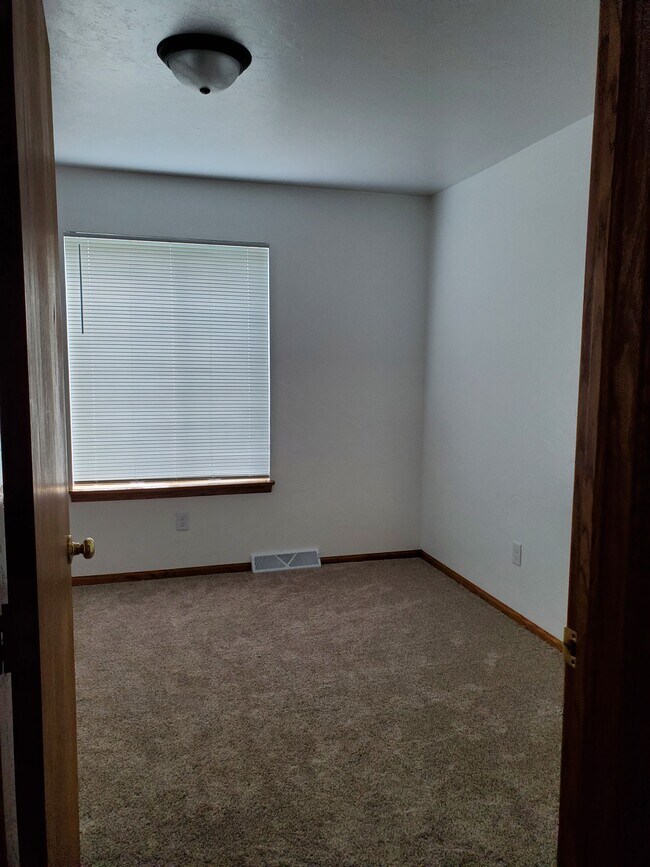 Building Photo - 1505 Charles Dr