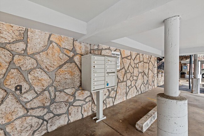 Building Photo - 1275 Colorado Blvd