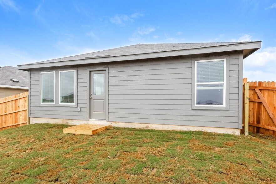 Building Photo - 528 Roquefort St