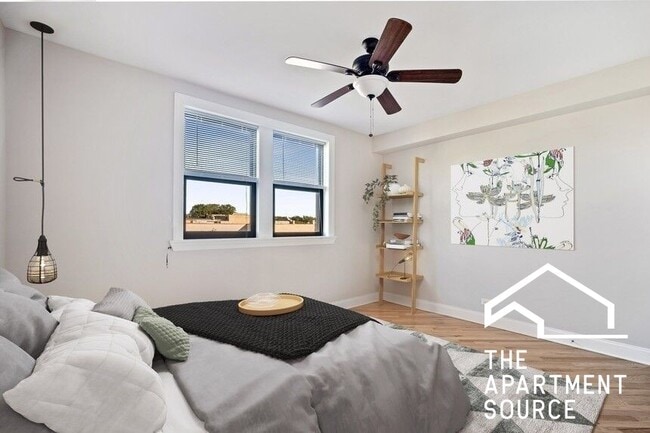 Building Photo - 896 Green Bay Rd