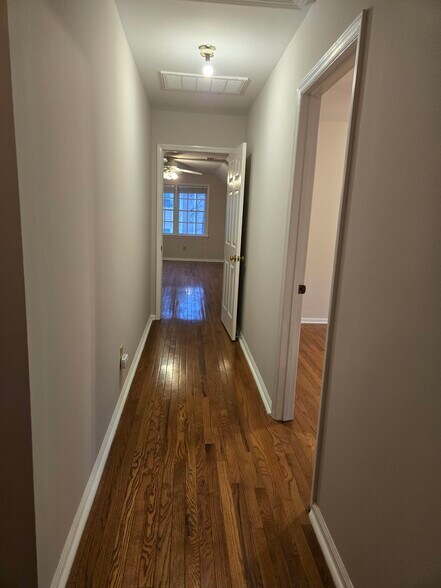 Building Photo - 11015 S Ford Rd