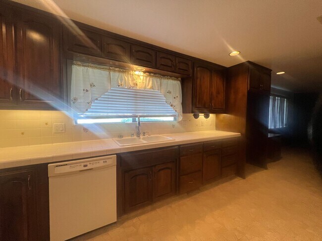 Building Photo - Nothing but short of Amazing - 3 Bedroom home!