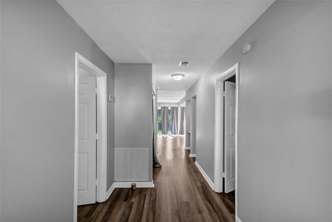 Building Photo - 3575 Oakvale Rd