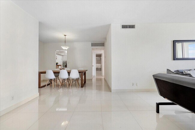 Building Photo - 3901 S Ocean Dr